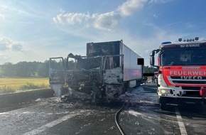 Autobahnpolizeiinspektion: API-TH: Brennender Sattelzug sorgt f&uuml;r Vollsperrung auf A9 - Lkw-Fahrer blieb leicht verletzt