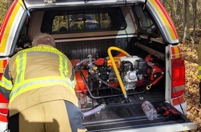 Feuerwehr Helmstedt: FW Helmstedt: Feuerwehr löscht illegales Lagerfeuer im Waldgebiet bei Helmstedt