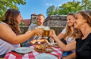 Congress- und Tourismus-Zentrale Nürnberg: Kulinarisches #Stadtglück in Nürnberg: Picknick im Grünen, lauschige Biergärten und kulinarische Fahrradtour