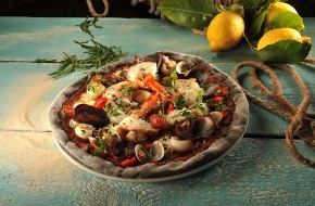 Molino: Molino präsentiert seine erste Saison-Pizza / Pizza CALIPSO DOC mit Sepia-Tinte: Molino lanciert eine originelle Saisonkreation, die Appetit auf Meer macht