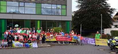 Kreispolizeibeh&ouml;rde Wesel: POL-WES: "Sicherheit braucht K&ouml;pfchen!" - Rote Sicherheitsm&uuml;tzen f&uuml;r die I-D&ouml;tzchen
