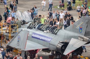 PIZ Luftwaffe: Tag der Bundeswehr und Jubiläum 70 Jahre Luftbrücke Berlin
am Samstag, 15. Juni 2019, ab 9 Uhr auf dem Fliegerhorst Faßberg