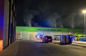 Freiwillige Feuerwehr der Stadt Goch: Feuerwehr Goch: Feuer bei Entsorgungsunternehmen: Brandursache unklar