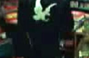 Polizei Düsseldorf: POL-D: Versuchter Überfall auf Stehcafé in Oberbilk - Wer kennt den Täter mit dem auffälligen Cappy und der auffälligen Jacke?