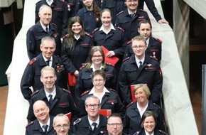 Freiwillige Feuerwehr der Gemeinde Alfter: FW Alfter: Jahreshauptversammlung 2026 der Feuerwehr Alfter Ein Abend mit einer erfreulichen Anzahl an Bef&ouml;rderungen und Ehrungen