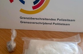 Bundespolizeiinspektion Bad Bentheim: BPOL-BadBentheim: Drogenschmuggler hatte "ordentlich was in der Hose" / Kokain im Wert von rund 8.000 Euro in der Unterwäsche versteckt
