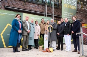 McDonald's Kinderhilfe Stiftung: Baustart: Eine weitere Etage im Ronald McDonald Haus mit Oase Hamburg-Altona entsteht auf dem Gelände des Altonaer Kinderkrankenhauses