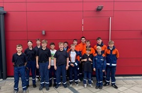 Freiwillige Feuerwehr Alpen: FW Alpen: Jugendfeuerwehr Xanten und Alpen erkunden den Wald