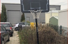 Polizeidirektion Landau: POL-PDLD: Bad Bergzabern - Herrenloser Basketballkorb