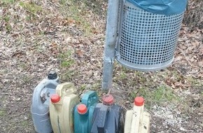 Polizeidirektion Bad Segeberg: POL-SE: Tornesch - Ablagerungen von Kunststoff-Kanistern mit Altöl entlang des Asperhorner Weges - Polizei sucht Zeugen