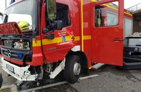 Feuerwehr Pulheim: FW Pulheim: Verkehrsunfall mit Feuerwehrfahrzeug