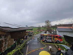 FW-WRN: Gro&szlig;brand eines landwirtschaftlichen Betriebs in Werne-Ehringhausen