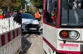 Landespolizeiinspektion Erfurt: LPI-EF: Hoher Sachschaden bei Verkehrsunfall mit Stra&szlig;enbahn