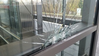 Bundespolizeiinspektion Offenburg: BPOLI-OG: Sachbeschädigungen im Bahnhof Kehl/Bundespolizei sucht Zeugen