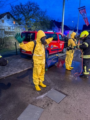 FW Wenden: Gefahrstoffeinsatz in Hünsborn / Buttersäure in Gebäude