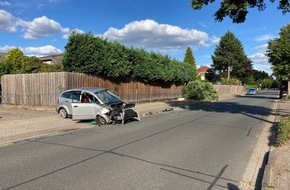 Polizeiinspektion Celle: POL-CE: Schwerer Verkehrsunfall im Wohngebiet