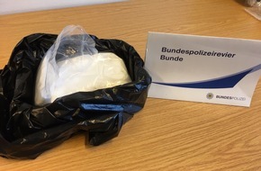 Bundespolizeiinspektion Bad Bentheim: BPOL-BadBentheim: Drogen im Wert von über 100.000 EUR beschlagnahmt / Besatzung eines Kleintransporters im Visier der Ermittlungen