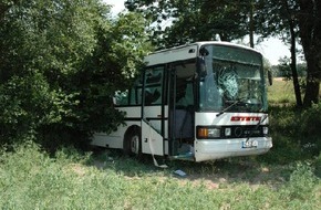 Polizeiinspektion Nienburg / Schaumburg: POL-NI: Spritztour mit geklautem Bus - Polizei sucht nach Zeugen - Bilder vom Bus im Download -