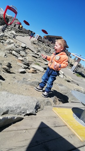 Ein junger, alleinerziehender Vater entdeckt für sich die Ruhe der Berge