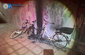 Polizei Warendorf: POL-WAF: Ostbevern-Brock. Fahrräder zusammengebunden und angezündet