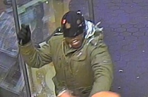 Polizeidirektion Bad Segeberg: POL-SE: Pinneberg: Raubüberfall auf Tankstelle in der Saarlandstraße gestern Abend - Wer kennt die Täter auf den Fotos?
