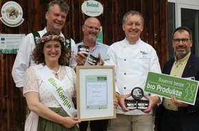 Weideschuss.Bio GmbH: „Bayerns bestes Bio-Produkt“: Bio-Königin Annalena I. kürt Weideschuss.Bio GmbH für Böfflamott mit Silbermedaille