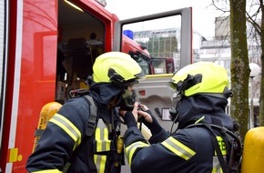 Feuerwehr Oberhausen: FW-OB: Personenrettung bei Brand in Mehrfamilienhaus