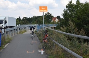 Kreispolizeibehörde Herford: POL-HF: Verkehrsunfall -
Radfahrer stoßen frontal zusammen