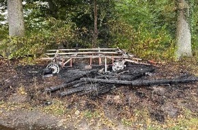 Polizeiinspektion Osnabrück: POL-OS: Glandorf: Hochsitz bei Brand vollständig zerstört - Polizei bittet um Hinweise