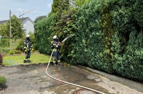 Feuerwehr Schermbeck: FW-Schermbeck: Heckenbrand auf der Maassenstraße