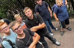 Feuerwehr Lennestadt: FW-OE: Jugendfeuerwehr Lennestadt genießt unvergesslichen Tag im Phantasialand