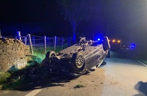 Feuerwehr Hattingen: FW-EN: PKW überschlägt sich - Vier Verletzte nach Unfall in Hattingen