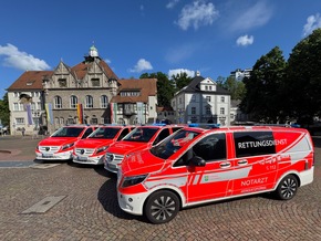 FW-GL: Feuerwehr Bergisch Gladbach stellt vier neue Notarzteinsatzfahrzeuge in Dienst - Moderne Technik für eine leistungsfähige Notfallversorgung