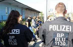 Bundespolizeidirektion München: Bundespolizeidirektion München: Großeinsatz am Bahnhof Freilassing / Bundespolizei verweigert mehreren gewaltbereiten Demonstranten die Ausreise nach Salzburg