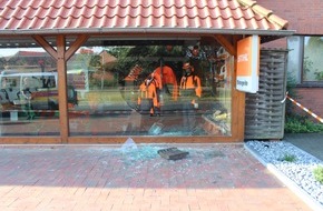 Polizeiinspektion Nienburg / Schaumburg: POL-NI: Versuchter Einbruch in Geschäft durch Werfen eines Gullideckel