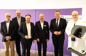 St. Antonius-Hospital Gronau GmbH: Erfolgreiche Europa-Premiere: Erste Patienten mit neuem da Vinci 5 am St. Antonius-Hospital Gronau operiert