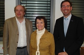 PR-Club Hamburg e. V.: Zu Gast in einem Herzstück der Globalisierung - Der PR Club Hamburg on tour bei der HHLA