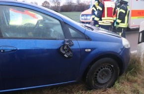 Kreispolizeibehörde Höxter: POL-HX: Unfall mit sechs Verletzten nach Überholmanöver