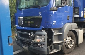 Polizeipräsidium Nordhessen - Kassel: POL-KS: Lkw-Auffahrunfall sorgte auf A 7 für Behinderungen im Berufsverkehr