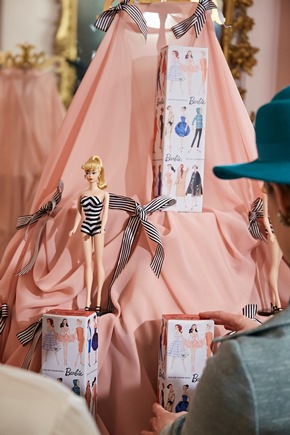 Die Story hinter Barbie &amp; Co.: Doku-Reihe „Spielzeuge, die die Welt veränderten“ erzählt Erfolgsgeschichte des Spielzeugklassikers