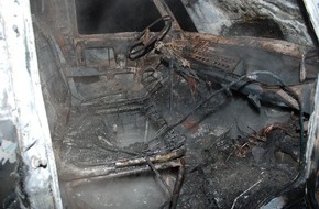 Polizeiinspektion Nienburg / Schaumburg: POL-NI: Inbrandsetzung eines LKW -Bild im Download-