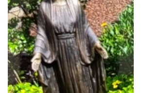Polizei Duisburg: Alt-Hamborn: Bronze-Statue vom Friedhofsgrab gestohlen &ndash; Zeugensuche