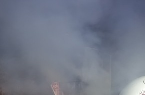 Kreisfeuerwehr Oldenburg: FW-OLL: Altkleidercontainer in Flammen