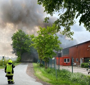 POL-STD: Feuer auf Harsefelder Recyclinggelände richtet hohen Sachschaden an