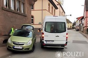 Polizeipräsidium Westpfalz: POL-PPWP: Sprinter schiebt Pkw gegen Hauswand