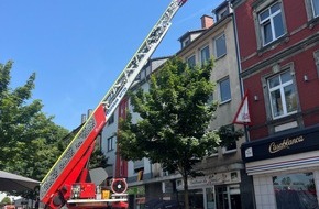 Feuerwehr Witten: FW Witten: Fassadenteile l&ouml;sen sich von Wohngeb&auml;ude - Keine Verletzten