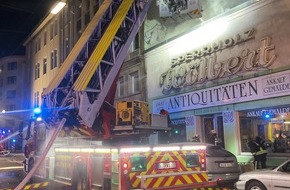 Feuerwehr Dortmund: FW-DO: Feuer in einem Gesch&auml;ftshaus am Schwanenwall - keine Verletzten