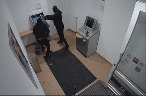 Landespolizeiinspektion Nordhausen: LPI-NDH: Zeugen nach Bankautomatenaufbruch gesucht