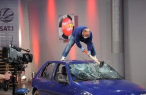 SAT.1: "Mein Mann kann": Kleinwagen zertrümmern für 50.000 Euro (mit Bild)