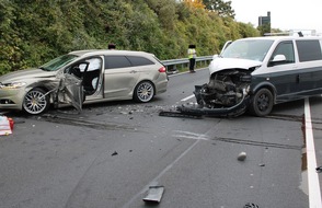 Polizei Minden-Lübbecke: POL-MI: Schwerer Unfall auf B482 sorgt für Vollsperrung